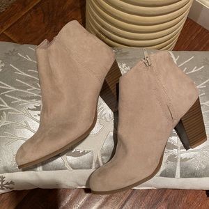 Old Navy Size 8 Suede Leather High Heels BOOTIES